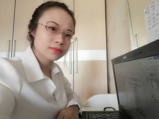 图片包含 人, 室内, 女人, 白色描述已自动生成