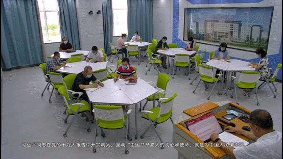 图片包含 室内, 桌子, 窗户, 房间描述已自动生成